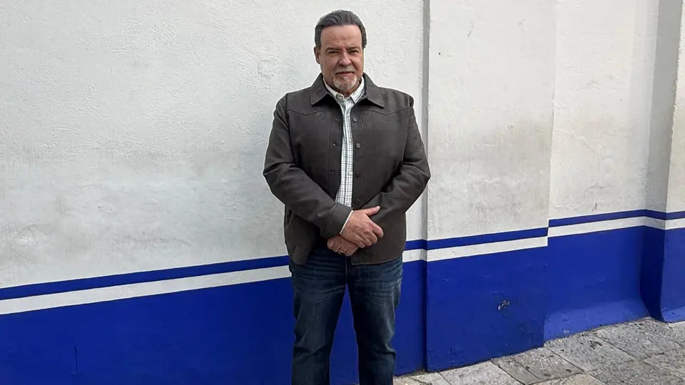 El melodrama contará con figuras como César Évora, dentro de su reparto. / Cortesía TelevisaUnivisión