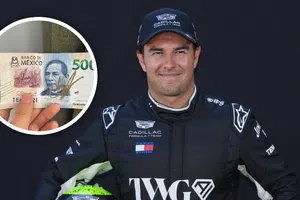 Checo Pérez firma billete de 500 pesos; fan le regala monedas de cinco y 10 pesos