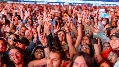 Miles de asistentes se preparan para disfrutar del Vive Latino 2026 en el Estadio GNP Seguros de la Ciudad de México. / FB: @festivalvivelatino