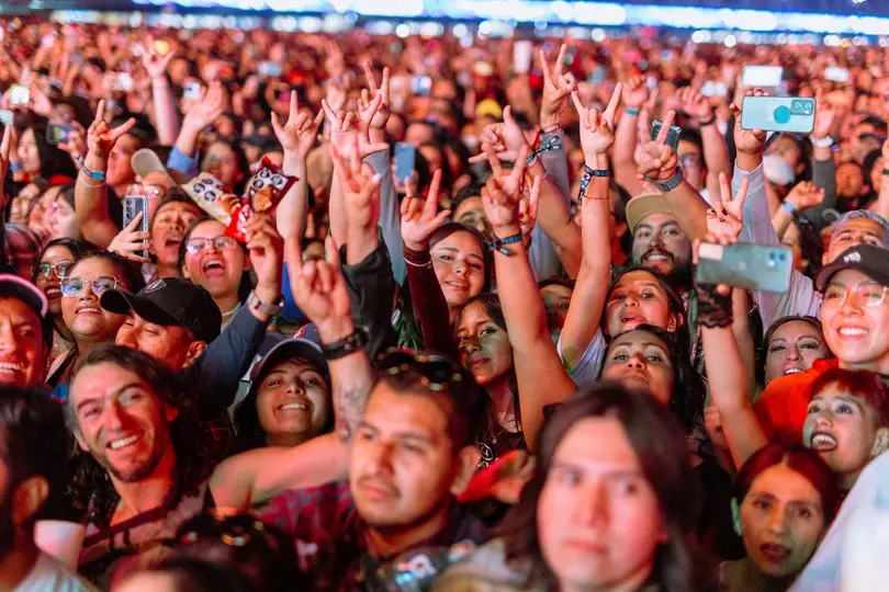 Miles de asistentes se preparan para disfrutar del Vive Latino 2026 en el Estadio GNP Seguros de la Ciudad de México. / FB: @festivalvivelatino