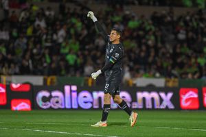 ¡Con el rosario en la mano! Monterrey rescata el empate ante FC Juárez con Mochis Cárdenas como figura