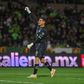 ¡Con el rosario en la mano! Monterrey rescata el empate ante FC Juárez con Mochis Cárdenas como figura