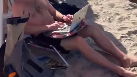 La escena parecía más un día de vacaciones que una jornada laboral. / X