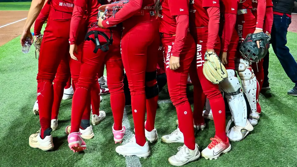 Diablos Rojos Femenil celebrando la remontada ante Olmecas de Tabasco | Diablos Rojos Femenil