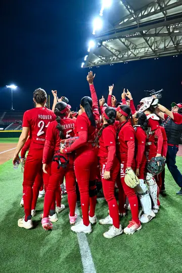 Diablos Rojos Femenil celebrando la remontada ante Olmecas de Tabasco | Diablos Rojos Femenil