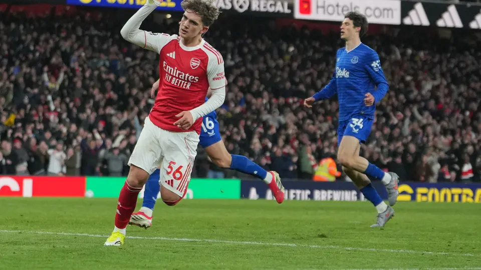 ¡Superlíder! Arsenal derrota al Everton con un agónico gol de Max Dowman