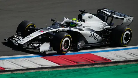 Checo Pérez largará último en el GP de China; Antonelli consigue pole position y rompe récord