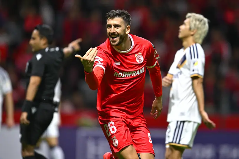 Paulinho en celebración con Toluca en el partido de ida contra LA Galaxy en la Copa de Campeones Concacaf | MEXSPORT