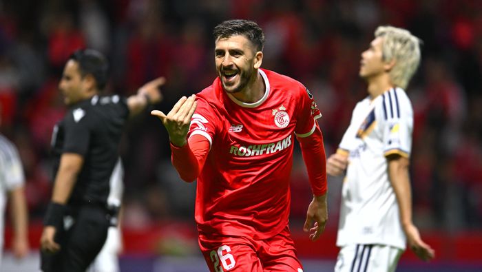 Paulinho en celebración con Toluca en el partido de ida contra LA Galaxy en la Copa de Campeones Concacaf | MEXSPORT
