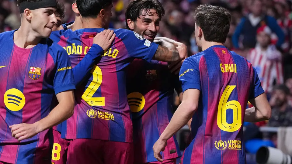 Jugadores de Barcelona felicitan a Ferran Torres por su gol contra Atlético de Madrid | AP