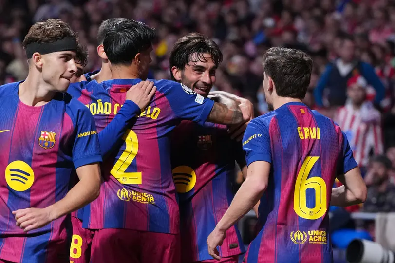 Jugadores de Barcelona felicitan a Ferran Torres por su gol contra Atlético de Madrid | AP