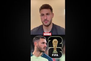 Santi Giménez ya olvidó Qatar 2022 y se ve titular ante Sudáfrica