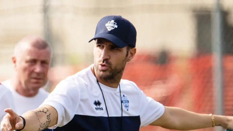 Fábregas dirigiendo al Como l X: @cesc4official