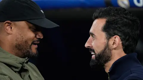 Vincent Kompany y Álvaro Arbeloa en el partido de Bayern Munich contra Real Madrid en Champions League | AP