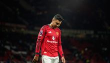 Leeds le propinó una derrota dolorosa al Manchester United que se quedó con un hombre menos