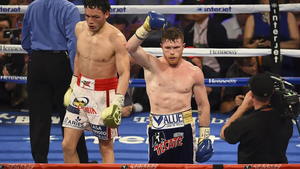 'Canelo' Álvarez en celebración en el combate de 2017 contra Julio César Chávez | MEXSPORT