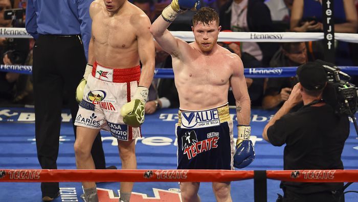 'Canelo' Álvarez en celebración en el combate de 2017 contra Julio César Chávez | MEXSPORT