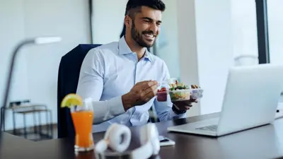 ¿Está prohibido comer en el trabajo? La Ley Federal del Trabajo responde
