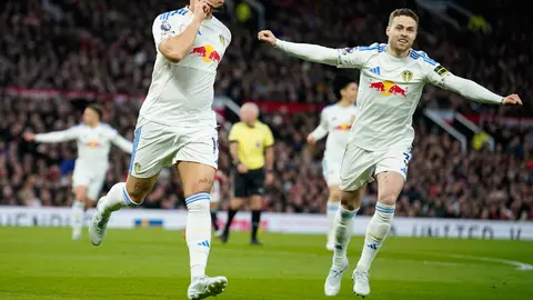 Noah Okafor celebrando su gol ante Manchester United l AP
