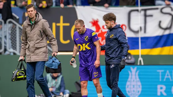 Grave lesión en la Eredivisie reabre el debate sobre las espinilleras