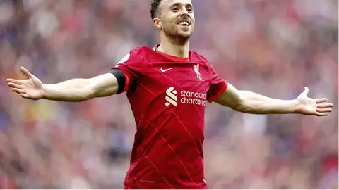 Diogo Jota celebrando con Liverpool l AP