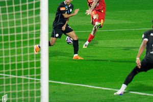 Al Qadisiya rescata empate en casa con gol anulado incluido a Julián Quiñones