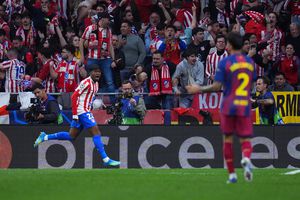 Ademola Lookman en celebración en el partido de Atlético de Madrid contra Barcelona en Champions League | AP