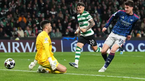 Maximiliando Araujo del Sporting observa a Kai Havertz l AP