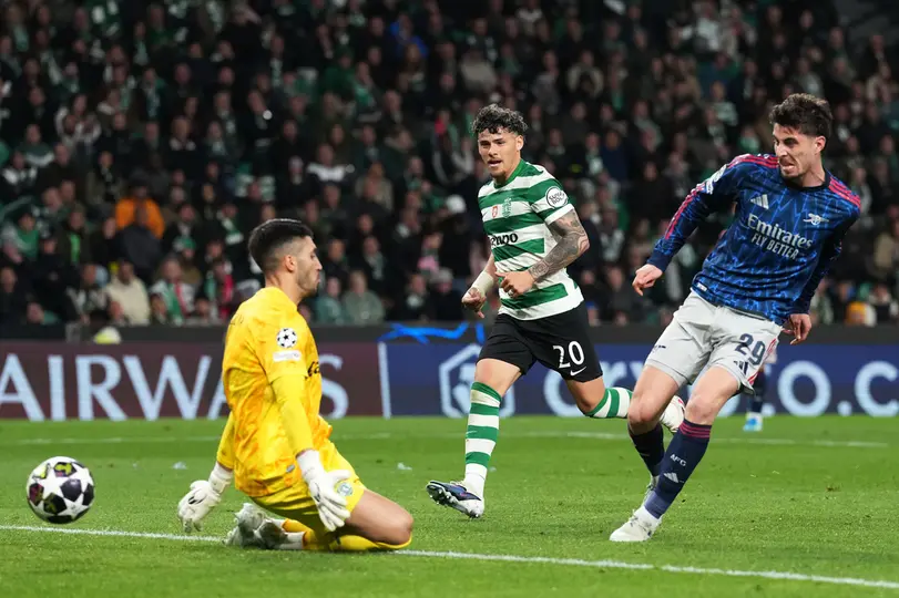 Maximiliando Araujo del Sporting observa a Kai Havertz l AP