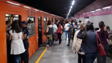 En los últimos días usuarios del Metro reportaron retrasos y alta afluencia/Pixabay