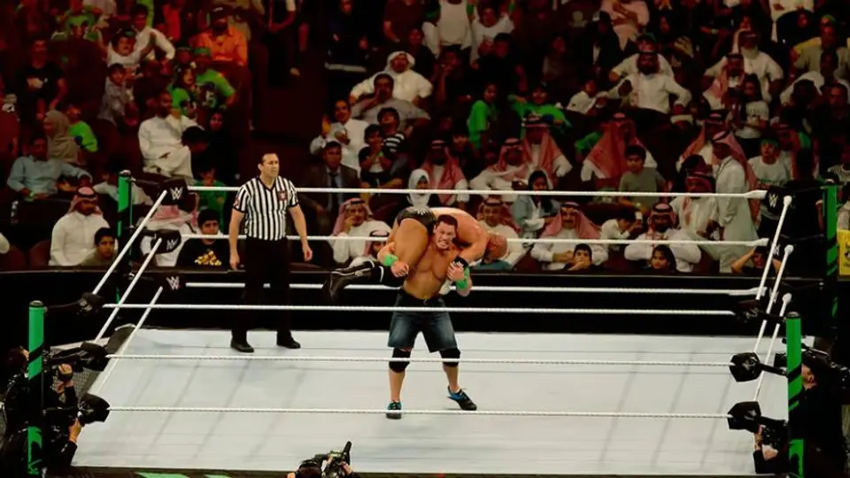 WWE durante un evento en Arabia Saudita l AP