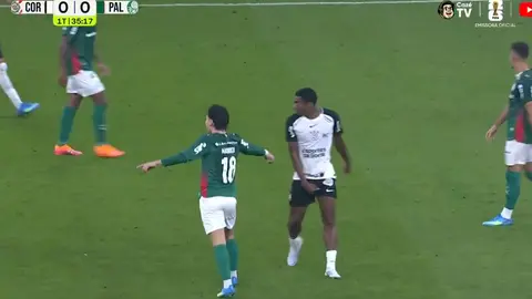 ¡Escándalo en Brasil! Expulsan a futbolista por agarrarse los genitales en pleno partido