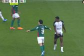 ¡Escándalo en Brasil! Expulsan a futbolista por agarrarse los genitales en pleno partido