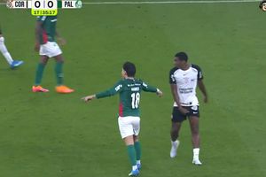 ¡Escándalo en Brasil! Expulsan a futbolista por agarrarse los genitales en pleno partido
