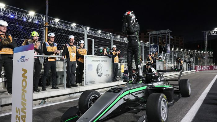 Doriane Pin en celebración tras coronarse en la F1 Academy | AFP
