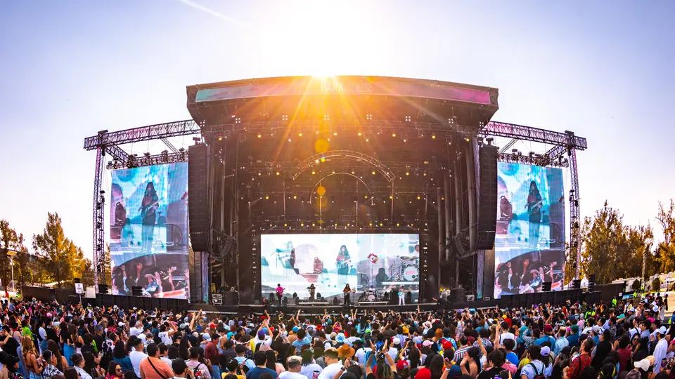 La edición 2026 apunta nuevamente a romper récords de asistencia con dos días cargados de música / FB: @TecateEmblema