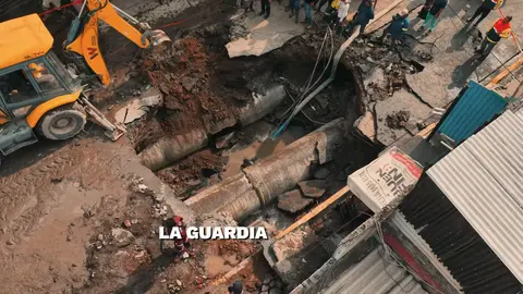 Aunque la fuga fue controlada, los trabajos continúan para cambiar el tramo que se rompió y generó la fuga / Especial