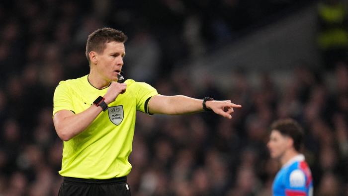 Daniel Siebert ha sido un árbitro constante en la Champions League | AFP