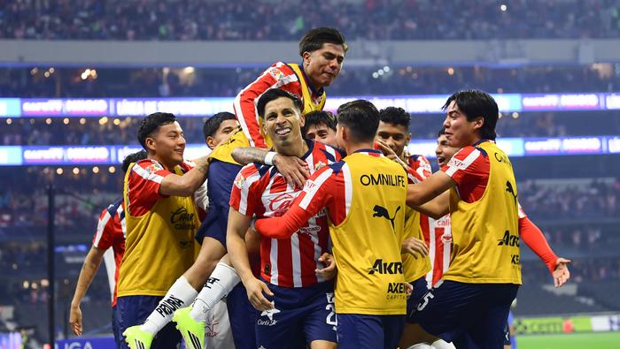Sepúlveda aplicó la Ley del Ex y marcó ante Cruz Azul para darle ventaja a Chivas | MEXSPORT