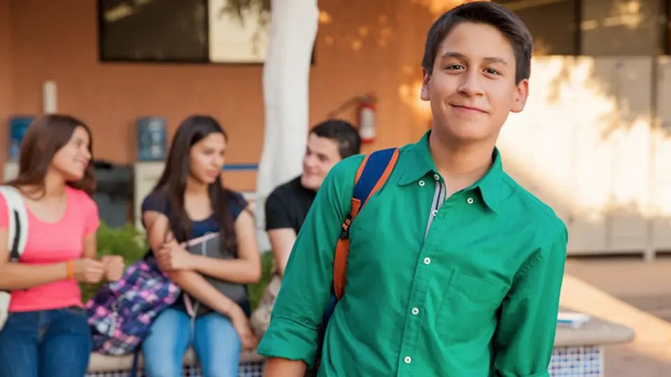 Las autoridades educativas aclararon que el seguimiento puede realizarse directamente desde la página del programa social / Magnific