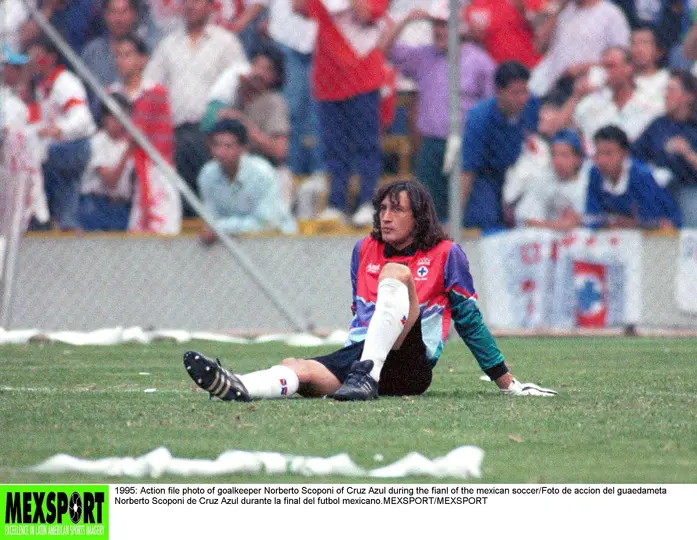 Norberto Scoponi en su etapa como portero de Cruz Azul en 1995 | MEXSPORT