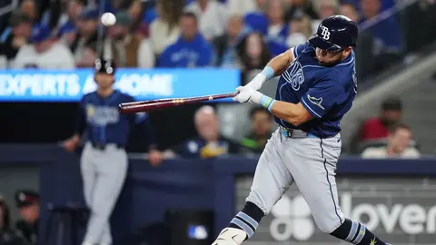 Jonathan Aranda conectando con los Rays | AP