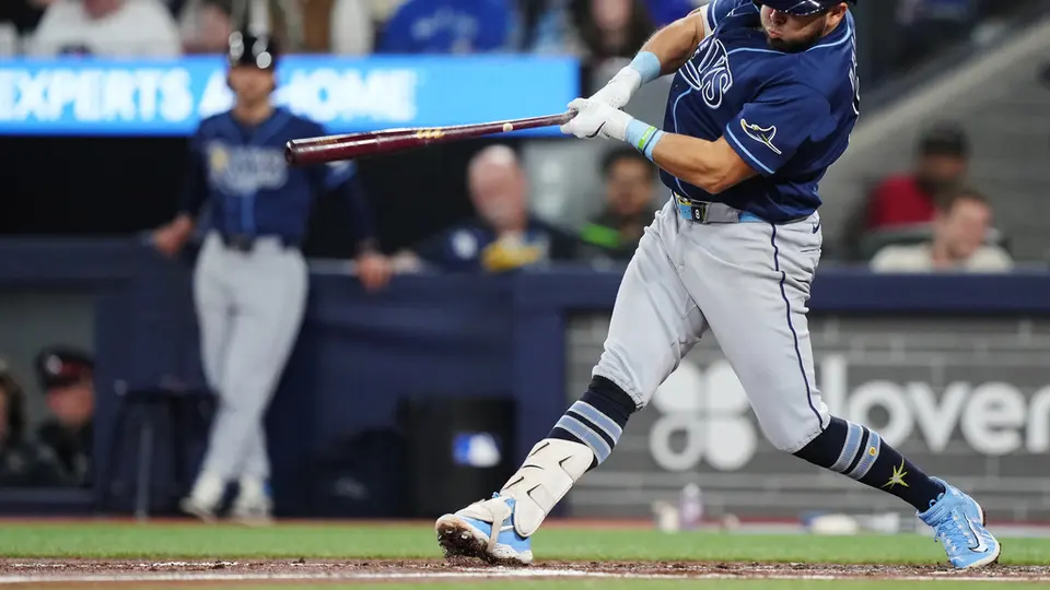 Jonathan Aranda conectando con los Rays | AP