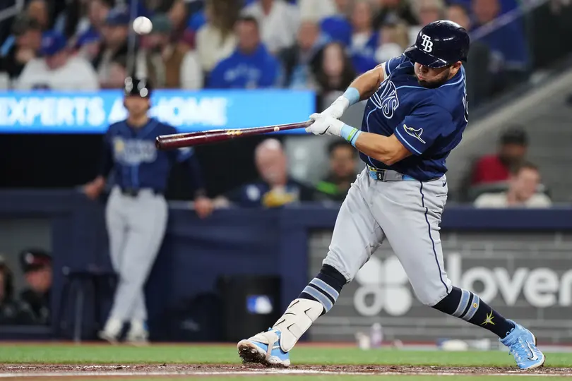 Jonathan Aranda conectando con los Rays | AP