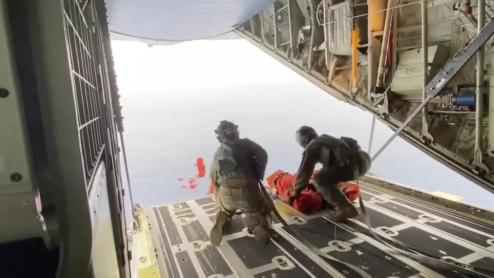 Un avión acudió de inmediato al rescate de los pasajeros que flotaba en medio del mar Atlántico / Redes Sociales