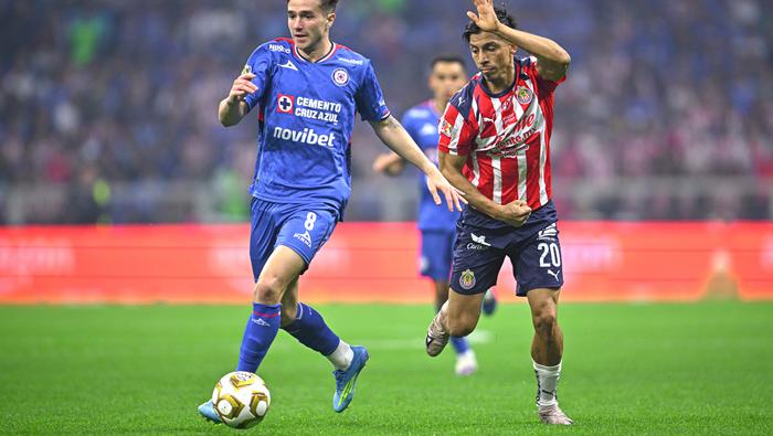 Palavecino y Sepúlveda en la Semifinal de Inda entre Cruz Azul y Chivas |MEXSPORT