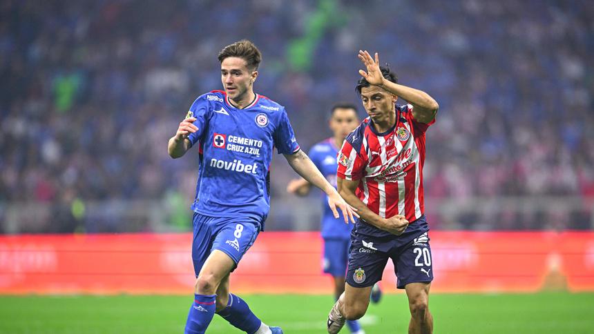 Palavecino y Sepúlveda en la Semifinal de Inda entre Cruz Azul y Chivas |MEXSPORT