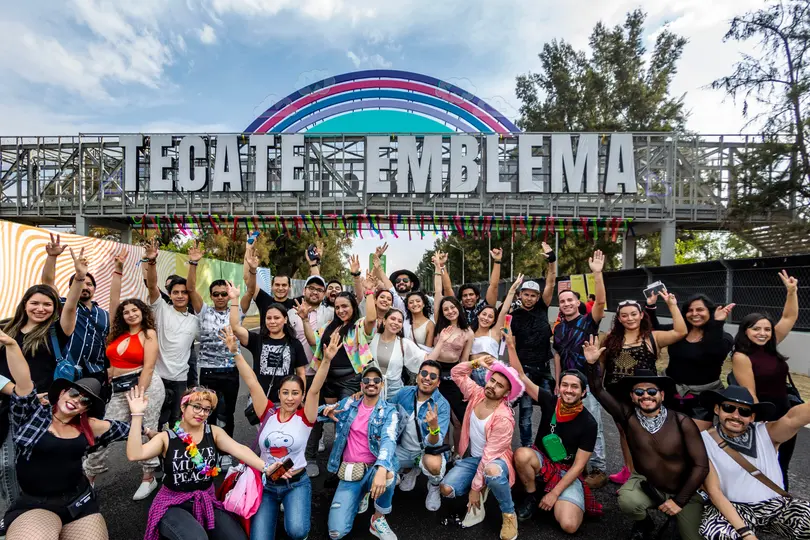 Llegar al festival se puede hacer también por Metro o Metrobús, como mejor te convenga / FB: @TecateEmblema
