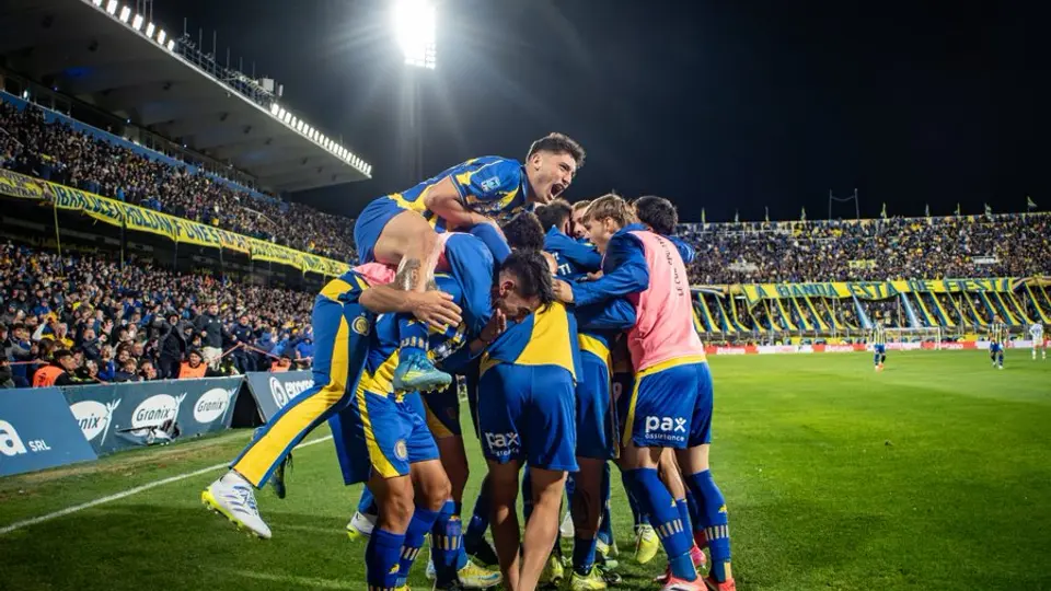 Rosario Central elimina a Racing en un partido lleno de polémica y termina con dos expulsados