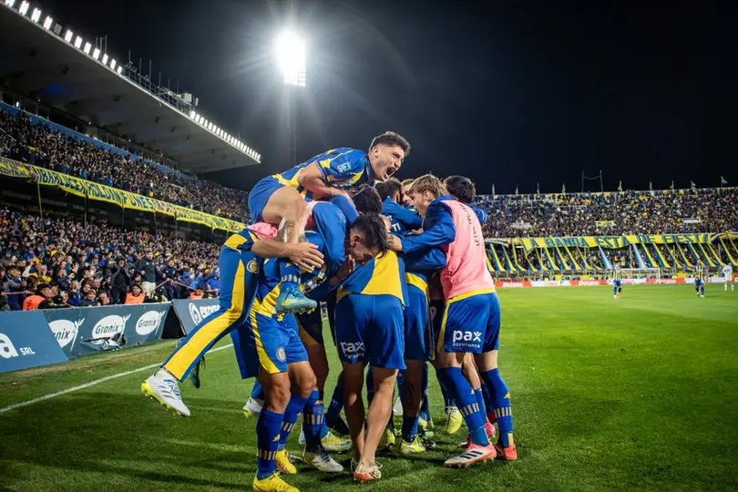 Rosario Central festejando su triunfo ante Racing | x: @RosarioCentral